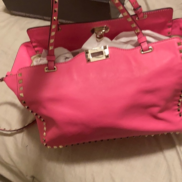 Medium sized Valentino handbag - Picture 3 of 4